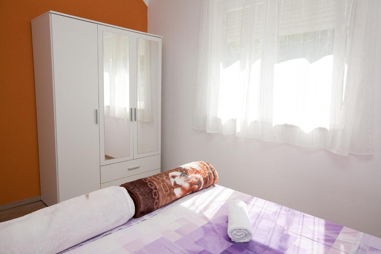 Apartmani Lea Starigrad Paklenica Exterior foto