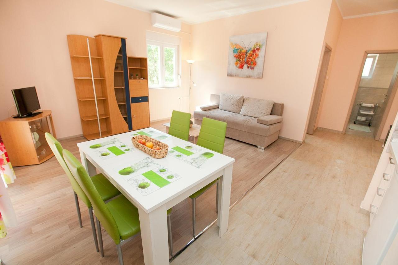 Apartmani Lea Starigrad Paklenica Exterior foto