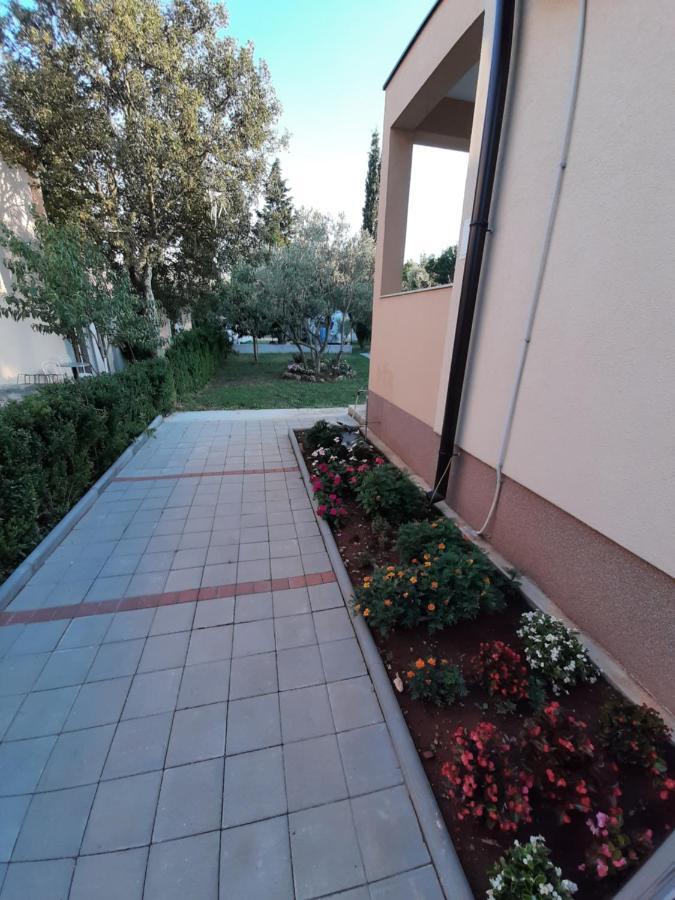 Apartmani Lea Starigrad Paklenica Exterior foto